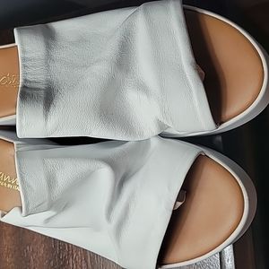 A. Giannetti White Wedge Slippers